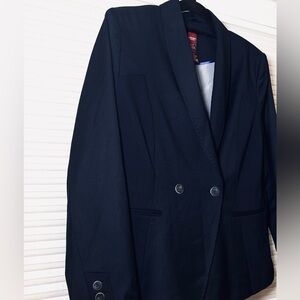 Timeless Two-Toned Olsen Europe Blazer